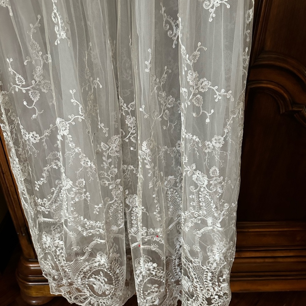 Stunning custom wedding gown or formal wear dress - Picture 3 of 9